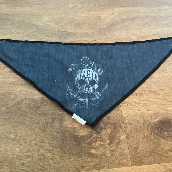 Disney Tails Pirates of the Caribbean Skull Scarf Bandanna for Dog Medium GUC - Picture 4 of 5